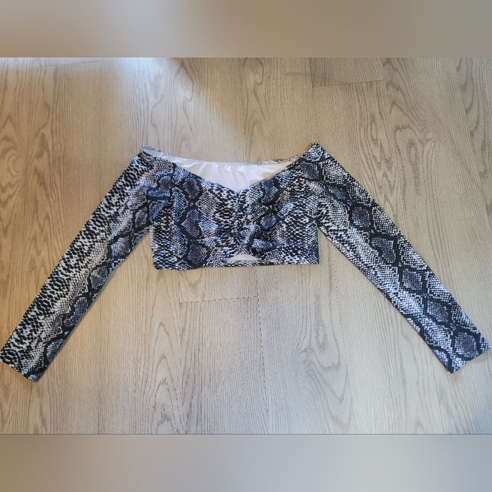 Vesti Snake Print Long Sleeve Top